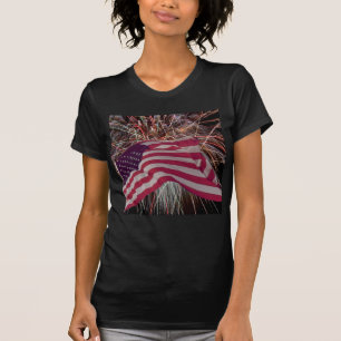 Camiseta Bandeira Americana e Fireworks