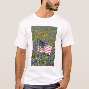 Camiseta Bandeira Americana em campo de Blue Bonnets,