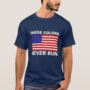 Camiseta Bandeira Americana Essas Cores Nunca Correm Mem Te