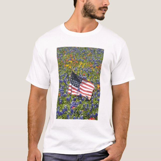 Camiseta Bandeira americana no campo de capotas azuis, (Frente)