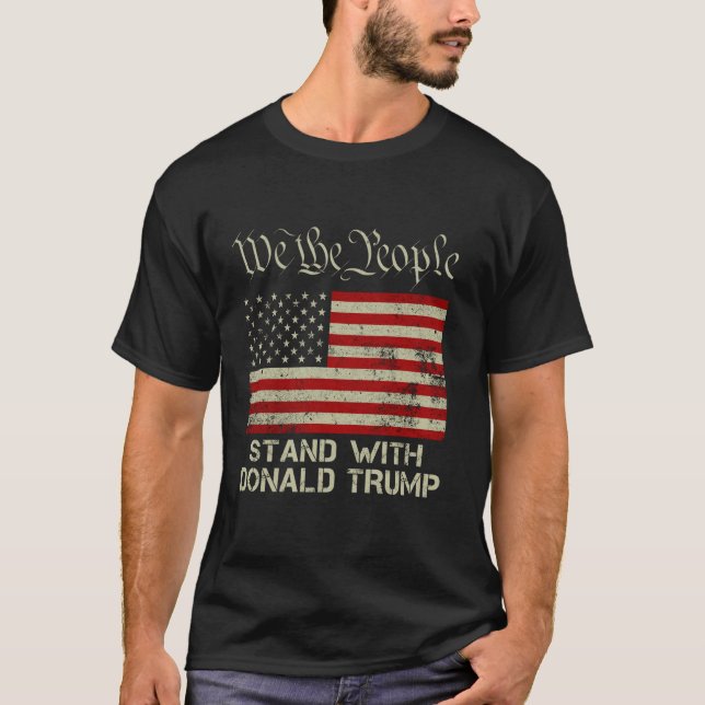 Camiseta Bandeira Americana Nós Somos As Pessoas Com Donald (Frente)