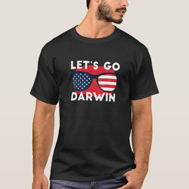Camiseta Bandeira Americana Óculos Solares Vamos Darwin (Frente)