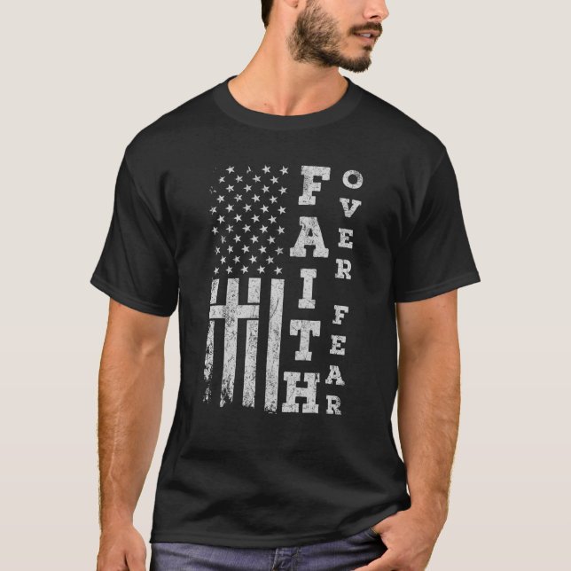 Camiseta Bandeira Americana Orgulha A Fé Cristã Sobre O Med (Frente)