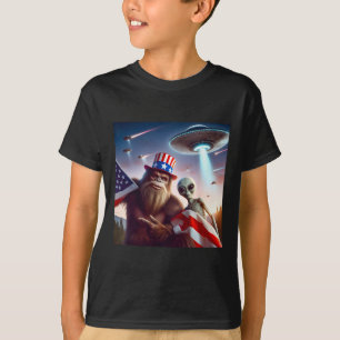 Camiseta Bandeira Americana Sasquatch com Alienígena Ufo Bi