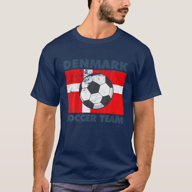 Camiseta Bandeira da Equipe de Futebol da Dinamarca em 2022 (Frente)