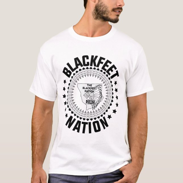 Camiseta Bandeira da Nação dos Pés Negra - pés negros - índ (Frente)