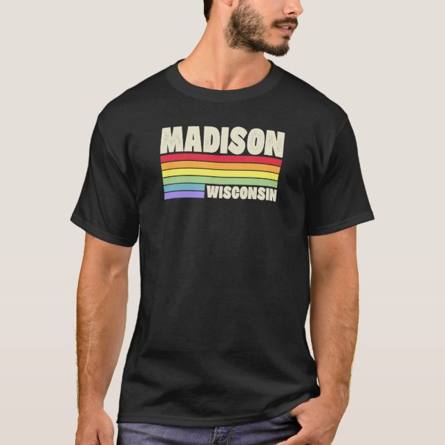 Camiseta Bandeira do Arco-íris do Orgulho de Madison Wiscon (Frente)