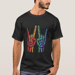 Camiseta Bandeira do Arco-íris LGBTQ Mão de Rocha Esqueleto