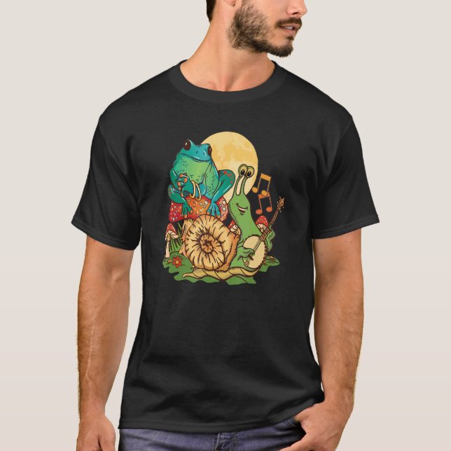Camiseta Banjo Jogando Caracol Com Sapo Sentado No Cogumelo (Frente)