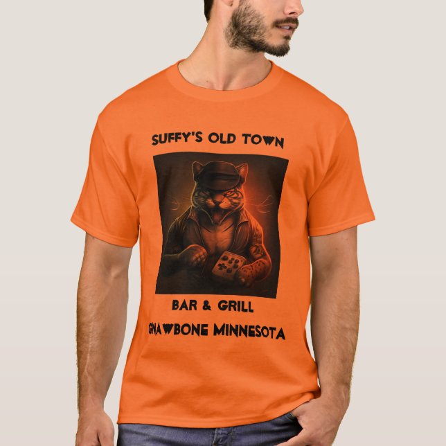 Camiseta Bar e Grill da Cidade Velha de Snuffy Gnawbone Mn  (Frente)