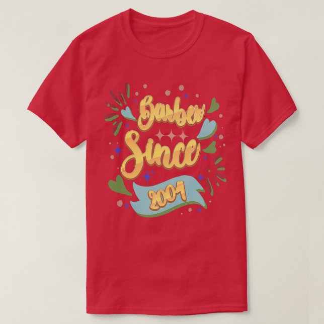 Camiseta Barber Oferece Ideias Para Cabelo Desde 2004 (Frente do Design)