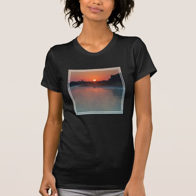 Camiseta Barco ao Nascer do Sol no Rio (Frente)