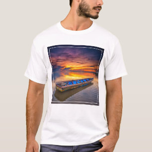 Camiseta Barco de pesca na praia do nascer do sol   Jubakar