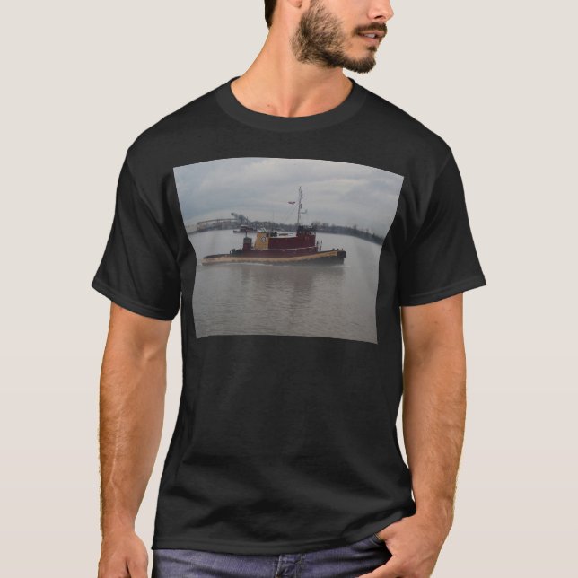 Camiseta Barco do reboque na névoa (Frente)