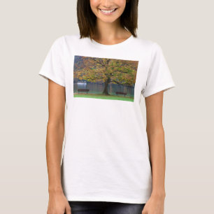Camiseta Barco em um lago no outono, Alemanha