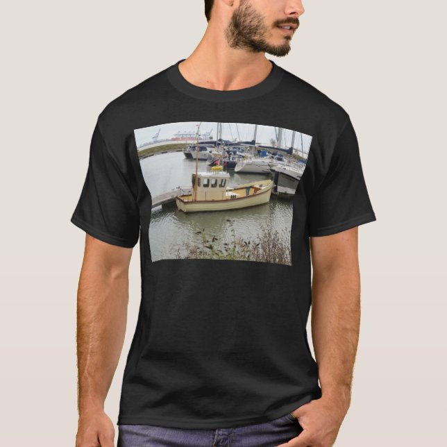 Camiseta Barco Moderno Estilo Tradicional (Frente)