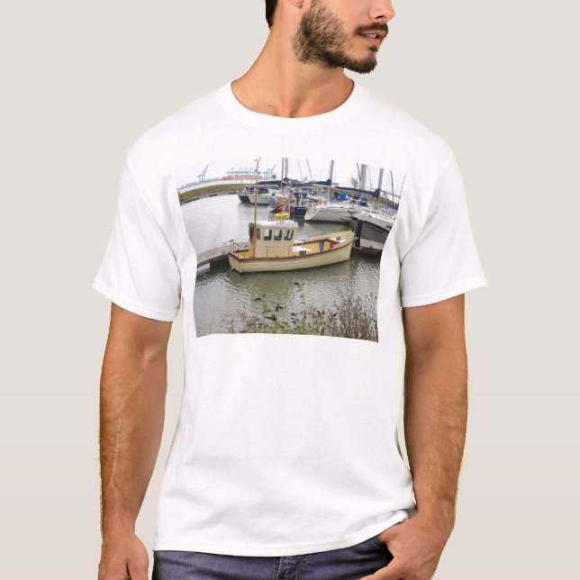 Camiseta Barco Moderno Estilo Tradicional (Frente)