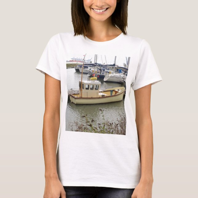 Camiseta Barco Moderno Estilo Tradicional (Frente)