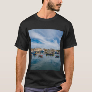 Camiseta Barcos de pesca tradicionais coloridos no porto
