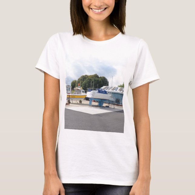 Camiseta Barcos Em Terra (Frente)