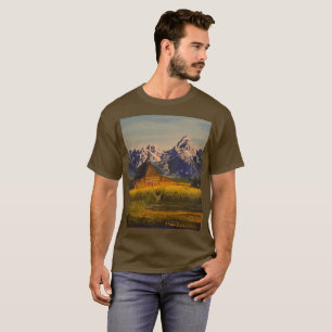 Camiseta Barn no Grand Teton, por Gary Poling