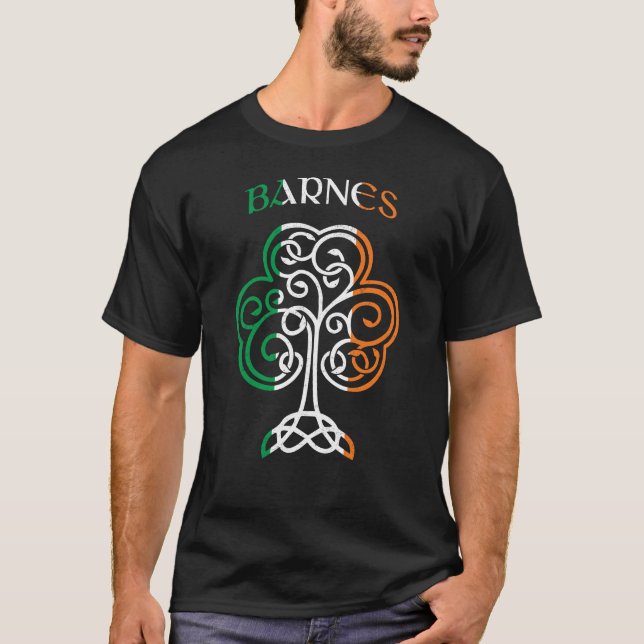 Camiseta BARNES Irish Name Shamrock Ireland Flag Family (Frente)