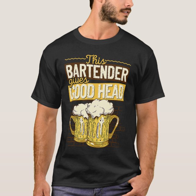 Camiseta Bartender Mixologista Este Bartender Dá Boa Cabeça (Frente)