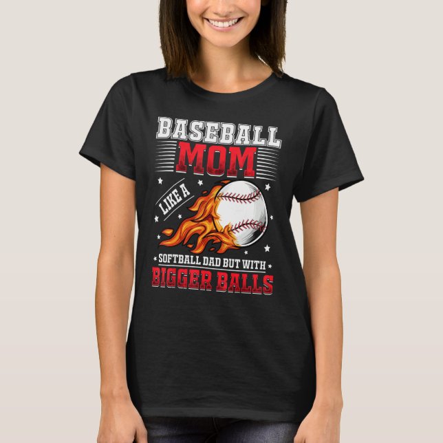 Camiseta Baseball Mom Like A Softball Mom But With Bigger B (Frente)