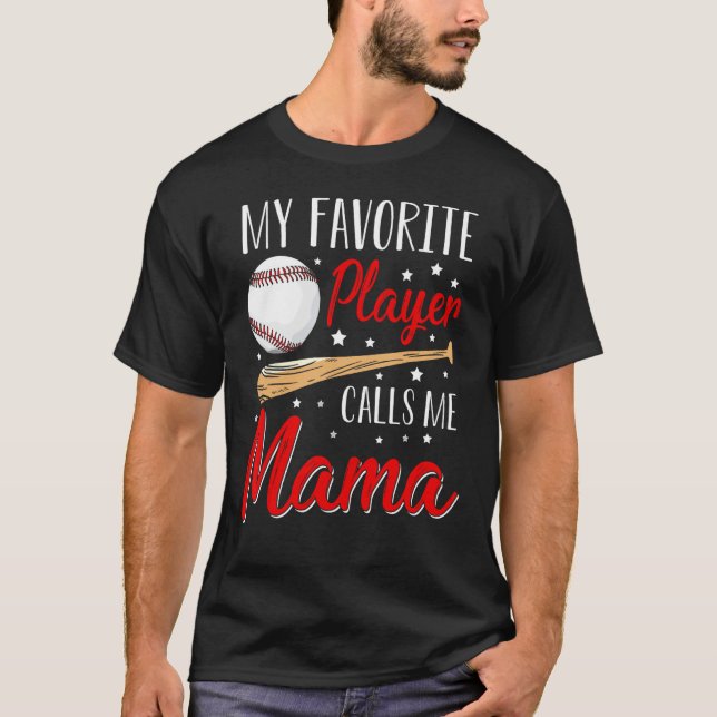 Camiseta Baseball My Favorite Player Calls Me Mama Heart Mo (Frente)