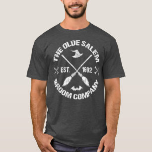 Camiseta Básica Bruxa Olde Salem Broom Company Spell Hallow