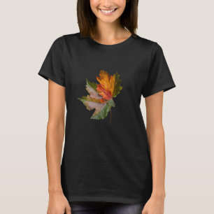 Camiseta Básica Feminina Folhas Carmesim – Moda de