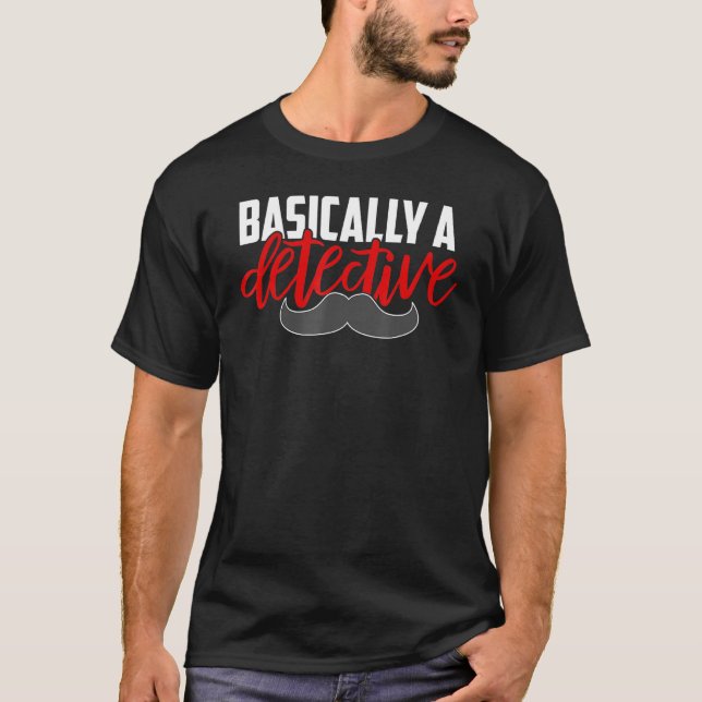 Camiseta Basicamente Um Detetive Mustache Crime Verdadeiro (Frente)