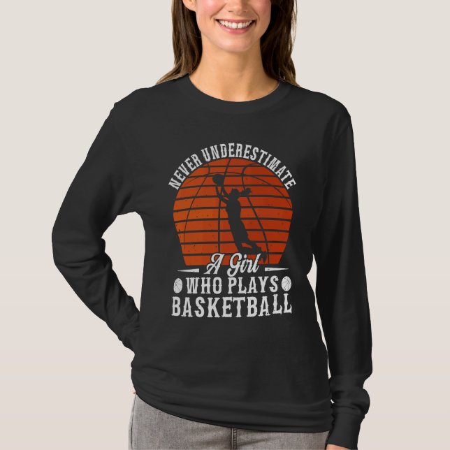 Camiseta Basketball Never Underestimate A Girl Who Plays Ba (Frente)