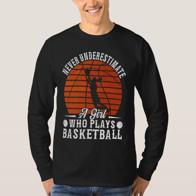 Camiseta Basketball Never Underestimate A Girl Who Plays Ba (Frente)