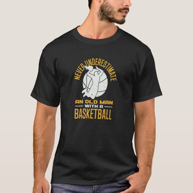 Camiseta Basquete Nunca Subestima Um Velho Com Um B (Frente)