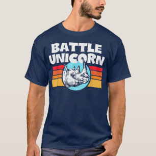 Camiseta Batalha de Unicórnio! Funny Retro 80s Rainbow Rhin