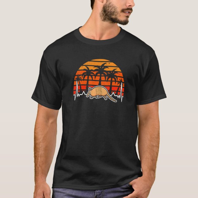 Camiseta Batimento Cardíaco do Tatu Retro   (Frente)