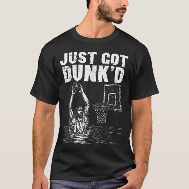 Camiseta Batismo Jesus Basquete Acaba de Dar uma Enterrada  (Frente)