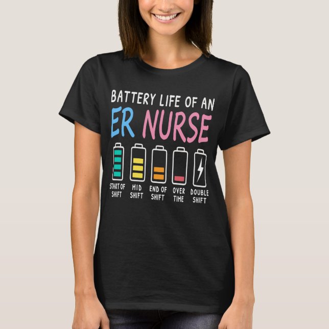 Camiseta Battery life of an ER nurse humor chart (Frente)