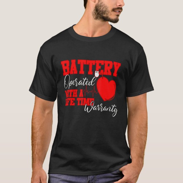 Camiseta Battery Operated With A Life Time Warranty Heart D (Frente)