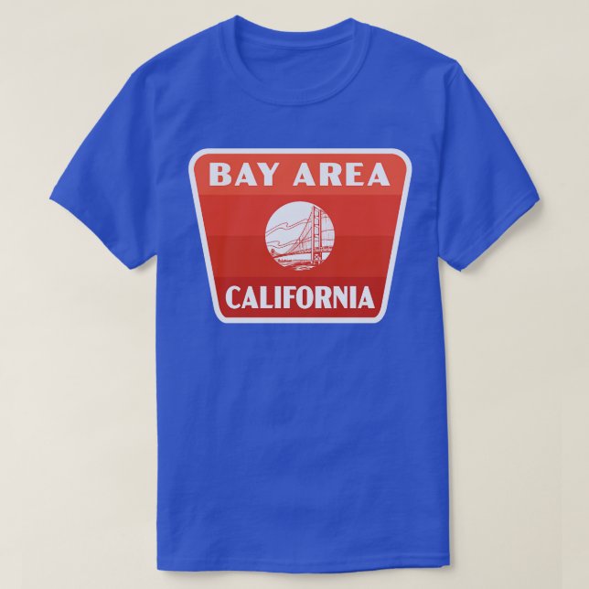 Camiseta Bay Area California Retro Crachá Vermelho (Frente do Design)