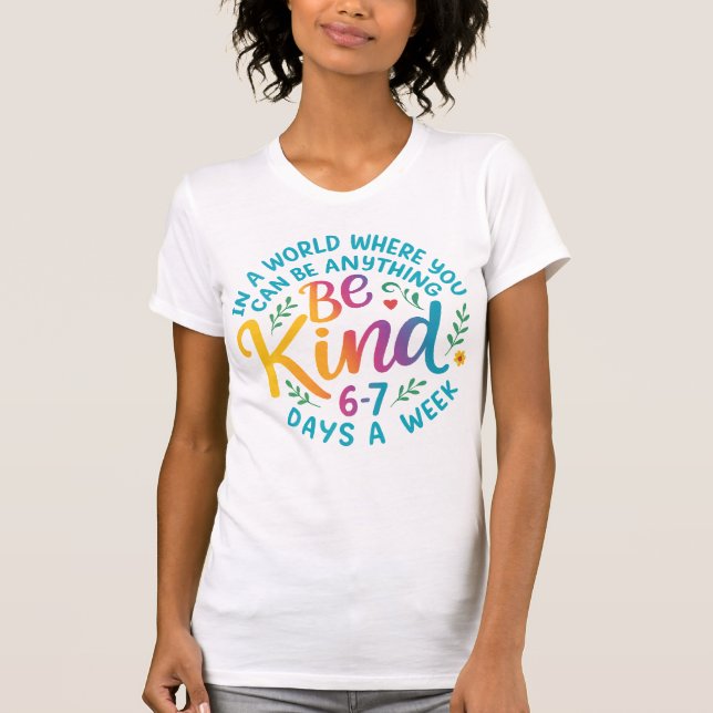 Camiseta Be Kind 6-7 Days A Week PNG, Six Seven 67 Meme PNG (Frente)
