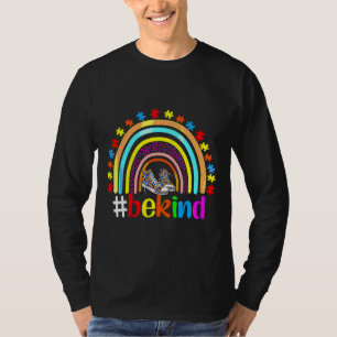 Camiseta Be Kind Autism Awareness Rainbow Puzzle Shoes Auti