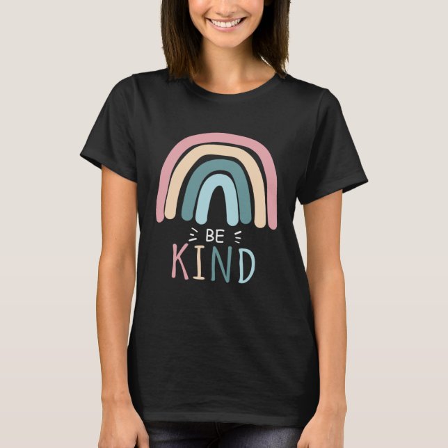 Camiseta Be Kind Cute Graphic Boho Rainbow Womens Kids Girl (Frente)