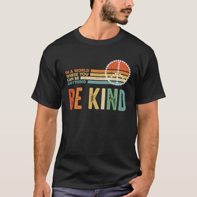 Camiseta Be Kind Kindness Autism Peace Sign Tie Dye Spread  (Frente)