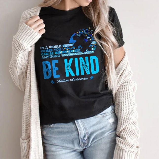 Camiseta Be Kind T-shirt, Be Kind Shirt In A World  (Criador carregado)
