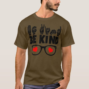 Camiseta BE KIND texto e ASL preto e branco design 15