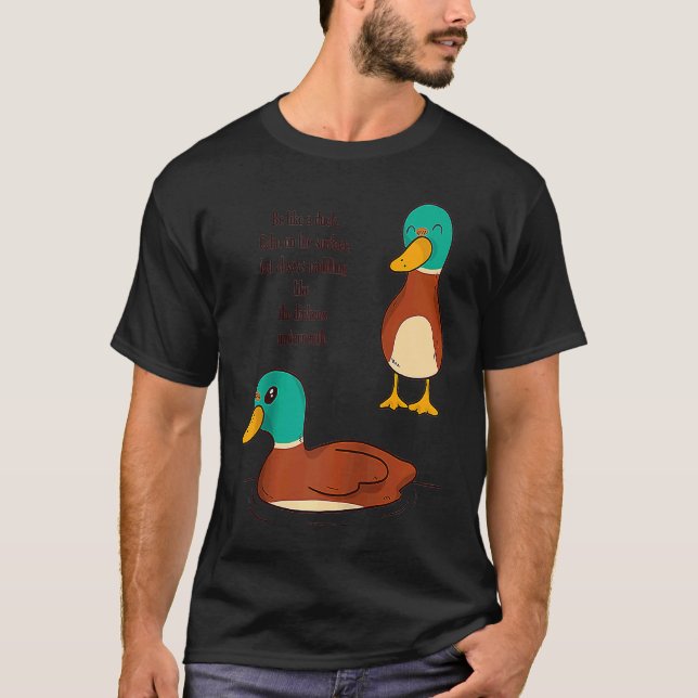 Camiseta Be like a duck Calm on the surface but always padd (Frente)