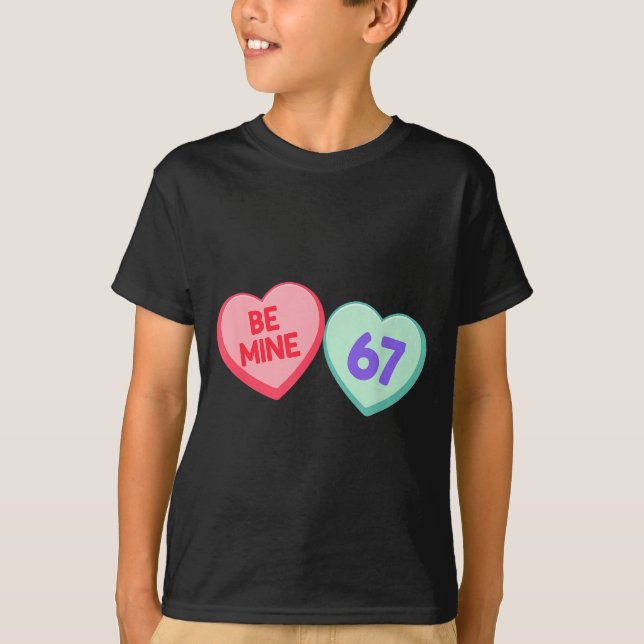 Camiseta Be Mine 67 Cute Valentine Meme Heart Saying  (Frente)