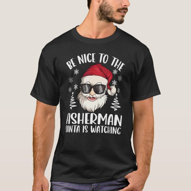 Camiseta Be Nice To The Fisherman Santa Is Watching Christm (Frente)